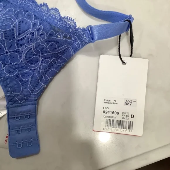 Bras - Picture 3 of 6